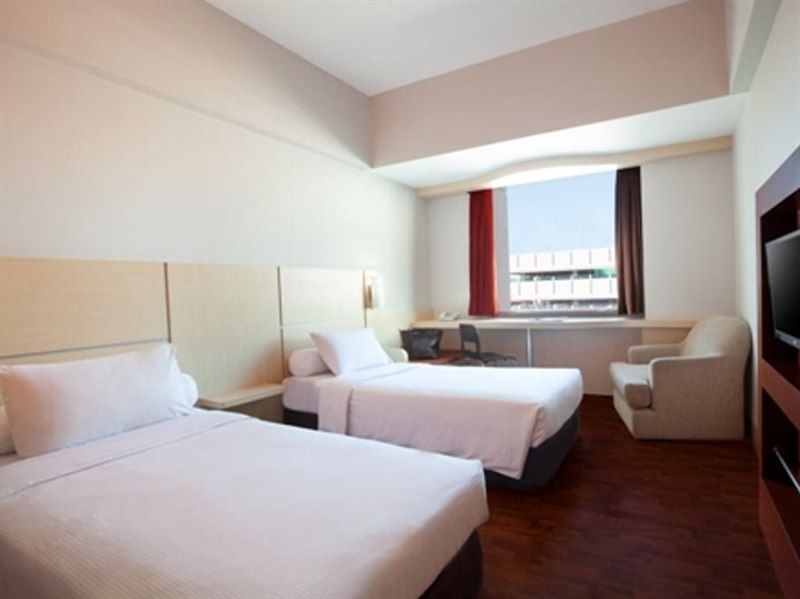 Ibis Styles Jakarta Mangga Dua Square Екстер'єр фото