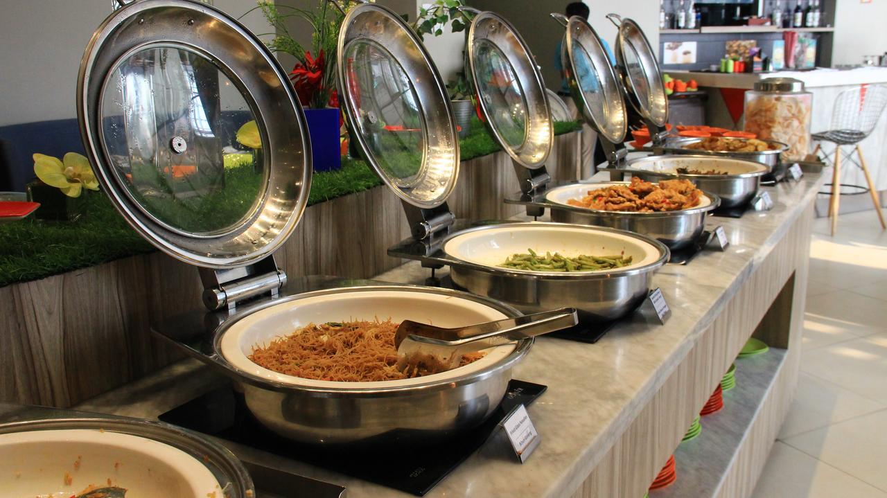 Ibis Styles Jakarta Mangga Dua Square Екстер'єр фото