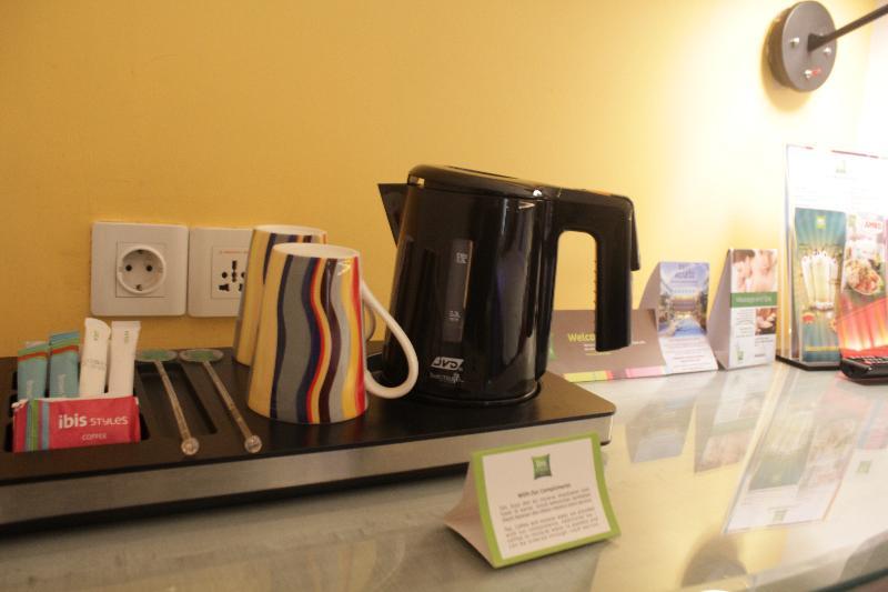 Ibis Styles Jakarta Mangga Dua Square Екстер'єр фото