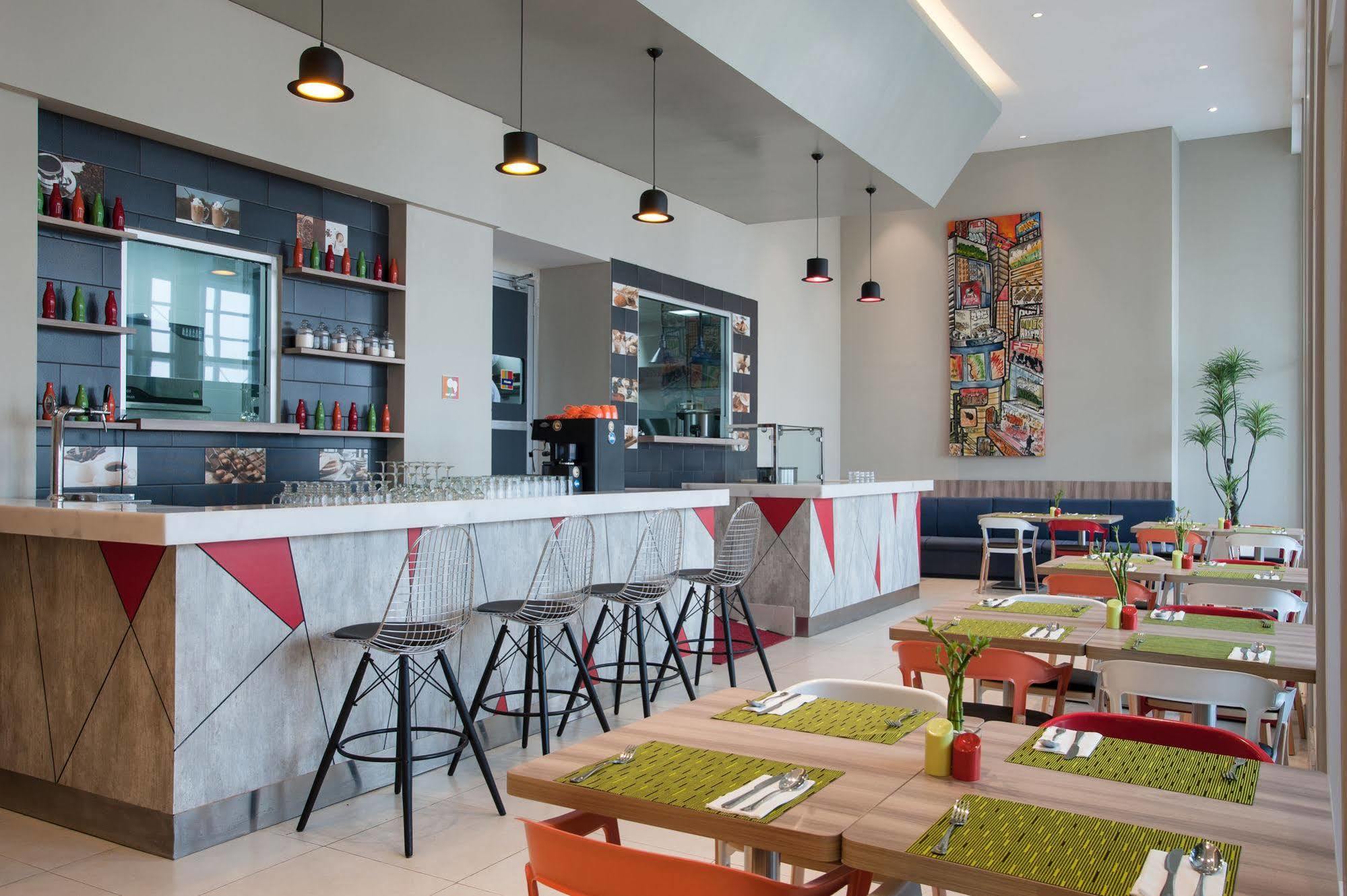 Ibis Styles Jakarta Mangga Dua Square Екстер'єр фото