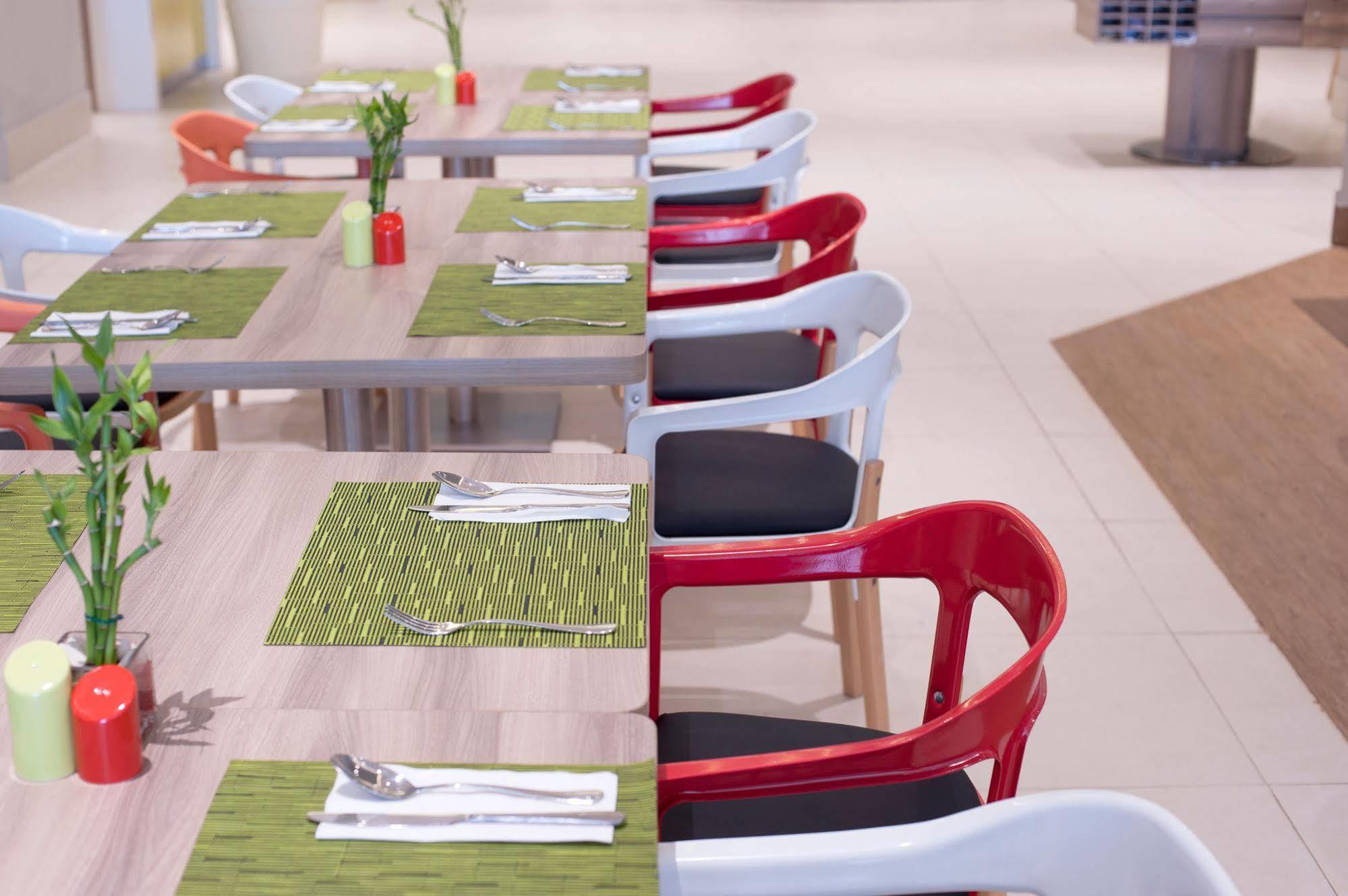 Ibis Styles Jakarta Mangga Dua Square Екстер'єр фото